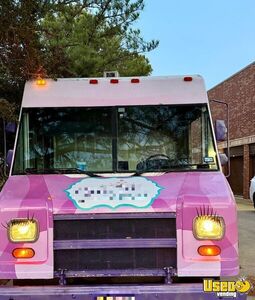 1997 P30 Mobile Hair & Nail Salon Truck Concession Window Texas Gas Engine for Sale