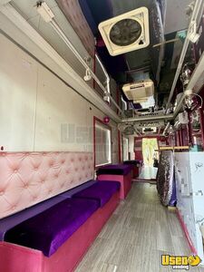 1997 P30 Mobile Hair & Nail Salon Truck Dressing Room Texas Gas Engine for Sale