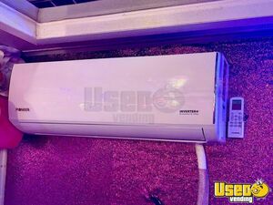 1997 P30 Mobile Hair & Nail Salon Truck Interior Lighting Texas Gas Engine for Sale