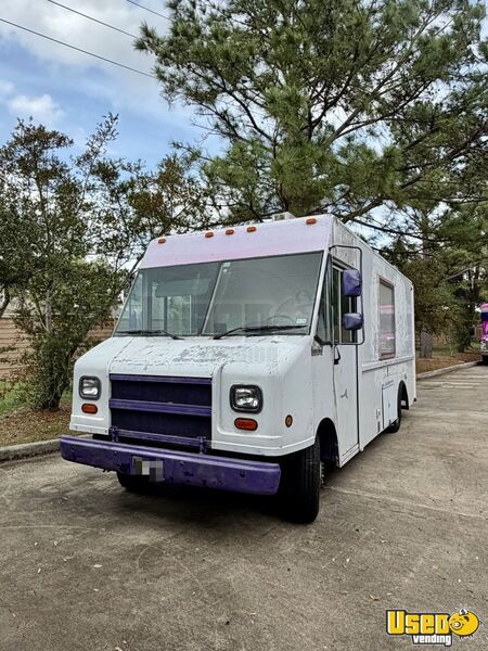 1997 P30 Mobile Hair & Nail Salon Truck Texas Gas Engine for Sale