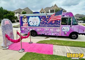 1997 P30 Mobile Hair & Nail Salon Truck Texas Gas Engine for Sale