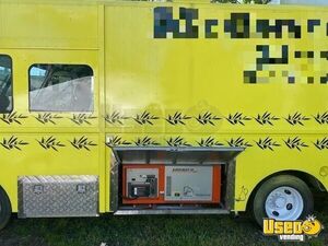 1997 P30 Step Van Kitchen Food Truck All-purpose Food Truck Backup Camera Massachusetts Diesel Engine for Sale