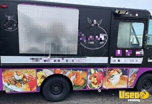 1997 P30 Step Van Kitchen Food Truck All-purpose Food Truck Delaware Gas Engine for Sale