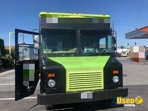 1997 P30 Step Van Kitchen Food Truck All-purpose Food Truck Floor Drains California Diesel Engine for Sale