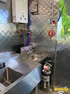 1997 P30 Step Van Kitchen Food Truck All-purpose Food Truck Hand-washing Sink Massachusetts Diesel Engine for Sale