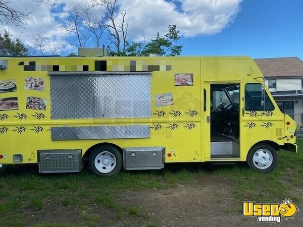 1997 P30 Step Van Kitchen Food Truck All-purpose Food Truck Massachusetts Diesel Engine for Sale