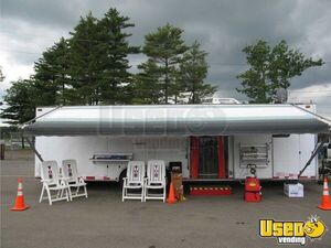 1998 30' Enclosed Trailer / Pop Up Store Mobile Boutique Trailer Air Conditioning New York for Sale
