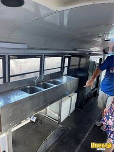 1998 3800 T444e Food Truck Bus All-purpose Food Truck 13 Florida Diesel Engine for Sale
