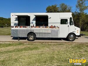 1998 Grumman Olson P30 Kitchen Food Truck All-purpose Food Truck Wisconsin Gas Engine for Sale