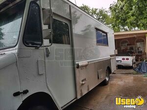 1998 Kitchen Food Truck All-purpose Food Truck Air Conditioning Texas Gas Engine for Sale