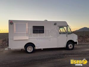 1998 Mt45 Step Van Kitchen Food Truck All-purpose Food Truck Insulated Walls Arizona Diesel Engine for Sale