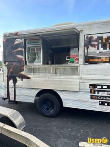 1998 P30 All-purpose Food Truck Diamond Plated Aluminum Flooring Florida Diesel Engine for Sale