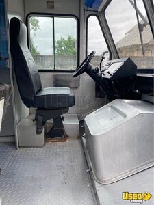 1998 P30 All-purpose Food Truck Diamond Plated Aluminum Flooring Oregon Gas Engine for Sale