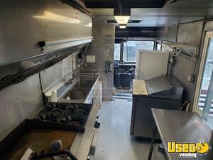1998 P30 Kitchen Food Truck All-purpose Food Truck Concession Window Oregon Gas Engine for Sale