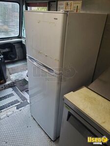 1998 P30 Kitchen Food Truck All-purpose Food Truck Diamond Plated Aluminum Flooring Oregon Gas Engine for Sale