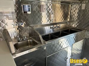 1998 P30 Step Van Kitchen Food Truck All-purpose Food Truck Breaker Panel Texas Diesel Engine for Sale