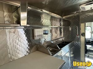 1998 P30 Step Van Kitchen Food Truck All-purpose Food Truck Fire Extinguisher Texas Diesel Engine for Sale