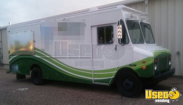 1998 P30 Step Van Kitchen Food Truck All-purpose Food Truck Kansas Gas Engine for Sale