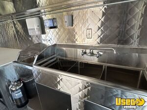 1998 P30 Step Van Kitchen Food Truck All-purpose Food Truck Triple Sink Texas Diesel Engine for Sale