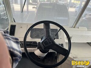 1998 P30 Step Van Mobile Boutique Trailer 8 Michigan Gas Engine for Sale