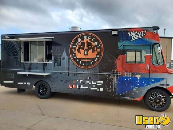 1998 P30 Stepvan Catering And Kitchen Food Truck All-purpose Food Truck Kansas Diesel Engine for Sale