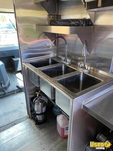 1998 Step Van Kitchen Food Truck All-purpose Food Truck Triple Sink British Columbia for Sale