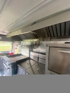 1998 Step Van Kitchen Food Truck All-purpose Food Truck Upright Freezer Quebec for Sale