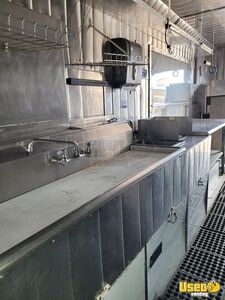 1998 Utilimaster Kitchen Food Truck All-purpose Food Truck Upright Freezer Colorado Diesel Engine for Sale