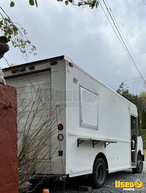 1998 Utilimaster Step Van Kitchen Food Truck All-purpose Food Truck North Carolina Diesel Engine for Sale