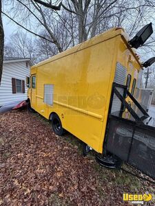 1999 Chassis All-purpose Food Truck Upright Freezer Connecticut Gas Engine for Sale