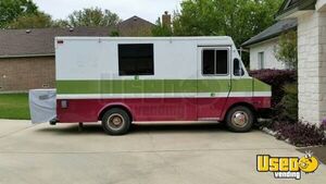 1999 Chevy Utilimaster All-purpose Food Truck Texas Gas Engine for Sale