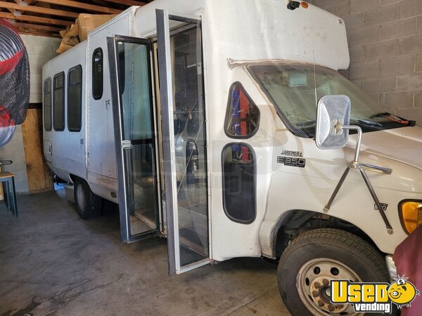 1999 E-350 Mobile Pet Grooming Truck Pet Care / Veterinary Truck Utah Gas Engine for Sale