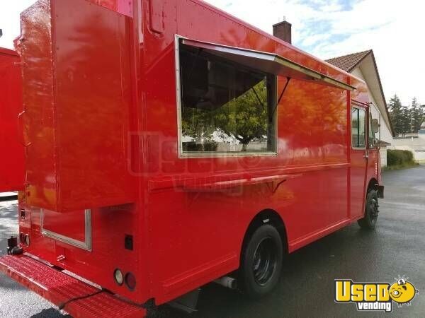 Freightliner Food Truck | mobile kitchen for Sale in Wisconsin