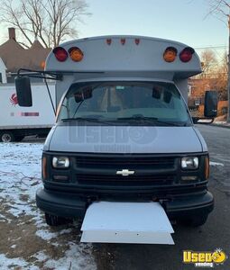 1999 G3500 Mobile Hair & Nail Salon Truck Air Conditioning Connecticut Gas Engine for Sale