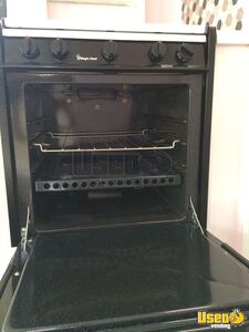 1999 Georgetown 265 (gta265c) Mobile Hair Salon Truck Mobile Hair & Nail Salon Truck Electrical Outlets Alberta Gas Engine for Sale