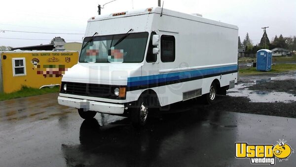 1999 Gm P30 Workhorse All-purpose Food Truck Oregon Diesel Engine for Sale