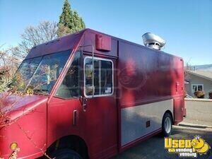 Loaded Nice Turbo Diesel Freightliner MT45 Mobile Kitchen Food Truck for Sale in Oregon!