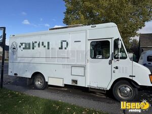 1999 P30 All-purpose Food Truck Concession Window Montana Diesel Engine for Sale