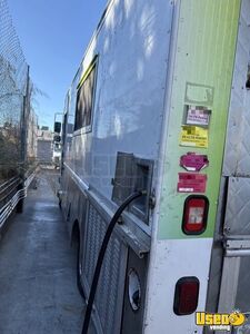 1999 P30 All-purpose Food Truck Diamond Plated Aluminum Flooring California Gas Engine for Sale