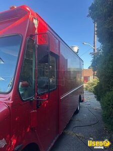 1999 P30 All-purpose Food Truck New Jersey Gas Engine for Sale