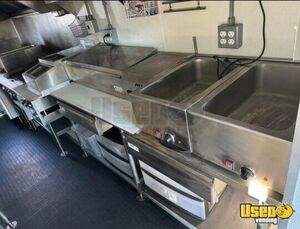 1999 P30 Chassis All-purpose Food Truck Exterior Customer Counter Michigan Diesel Engine for Sale