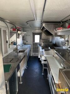 1999 P30 Chassis All-purpose Food Truck Stainless Steel Wall Covers Michigan Diesel Engine for Sale