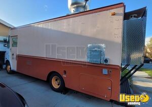 1999 P30 Step Van Kitchen Food Truck All-purpose Food Truck Concession Window California for Sale
