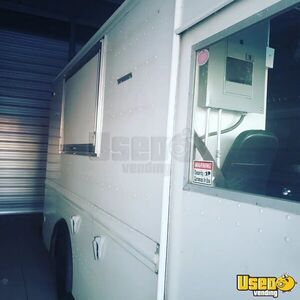 1999 P30 Step Van Kitchen Food Truck All-purpose Food Truck Concession Window Iowa Gas Engine for Sale