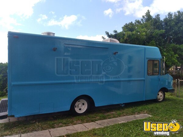 1999 P30 Step Van Kitchen Food Truck All-purpose Food Truck Florida Diesel Engine for Sale