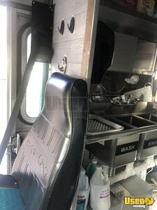 1999 P30 Step Van Kitchen Food Truck All-purpose Food Truck Gas Engine Florida Gas Engine for Sale