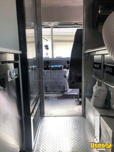 1999 P30 Step Van Kitchen Food Truck All-purpose Food Truck Hot Water Heater Florida Gas Engine for Sale