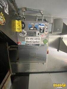 1999 P30 Step Van Kitchen Food Truck All-purpose Food Truck Hot Water Heater Illinois Gas Engine for Sale