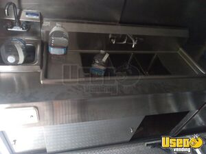 1999 P30 Step Van Kitchen Food Truck All-purpose Food Truck Oven Florida Diesel Engine for Sale