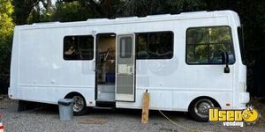 1999 Safari Trek Pet Care / Veterinary Truck California Gas Engine for Sale